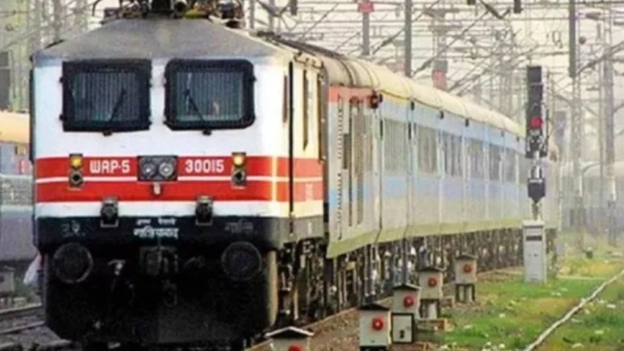 रेल यात्रियों के लिए बड़ा झटका... एमपी समेत कई राज्यों में 19 सितंबर से 4 अक्टूबर तक 67 ट्रेनें प्रभावित, 42 ट्रेनें रहेंगी रद