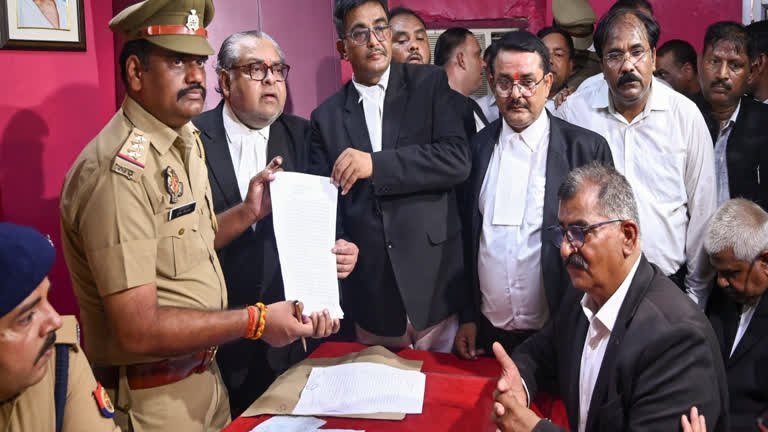 राम मंदिर दान विवाद: वकीलों ने चंपत राय और अन्य ट्रस्ट पदाधिकारियों के खिलाफ एफआईआर की मांग की