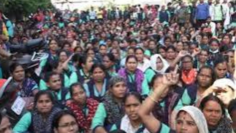 एम्स भोपाल में आउटसोर्स एजेंसी द्वारा 260 कर्मचारियों को बिना बताए हटाने पर हंगामा