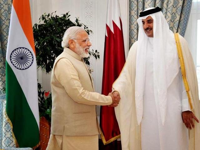 एक आधिकारिक कूटनीतिक कार्यक्रम के दौरान प्रधानमंत्री नरेंद्र मोदी और कतर के अमीर शेख तमीम बिन हमद अल थानी।