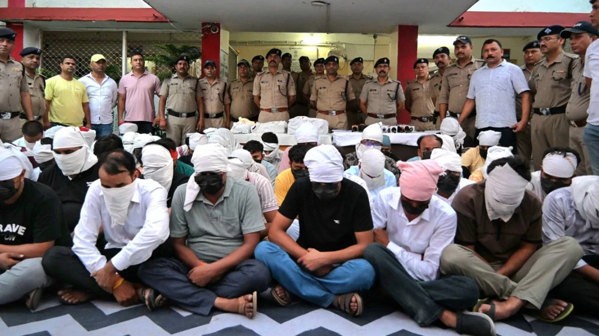 नैनीताल के रिसॉर्ट में छापा: 52 पुरुष, 10 महिलाएं हिरासत में, पुलिस ने कथित सेक्स रैकेट का किया भंडाफोड़, नाबालिग बरामद
