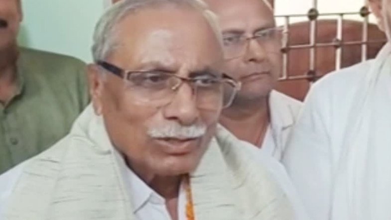 मध्य प्रदेश में वन, परिवहन जैसे विभागों के मंत्री रहे डॉ ढाल सिंह बिसेन।