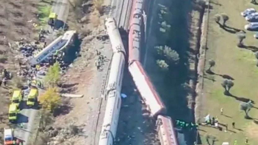 स्पेन में हाई-स्पीड ट्रेन की दूसरी ट्रेन से टक्कर में 68 लोगों की मौत हुई स्पेन में हाई-स्पीड ट्रेन की दूसरी ट्रेन से टक्कर में 68 लोगों की मौत हुई